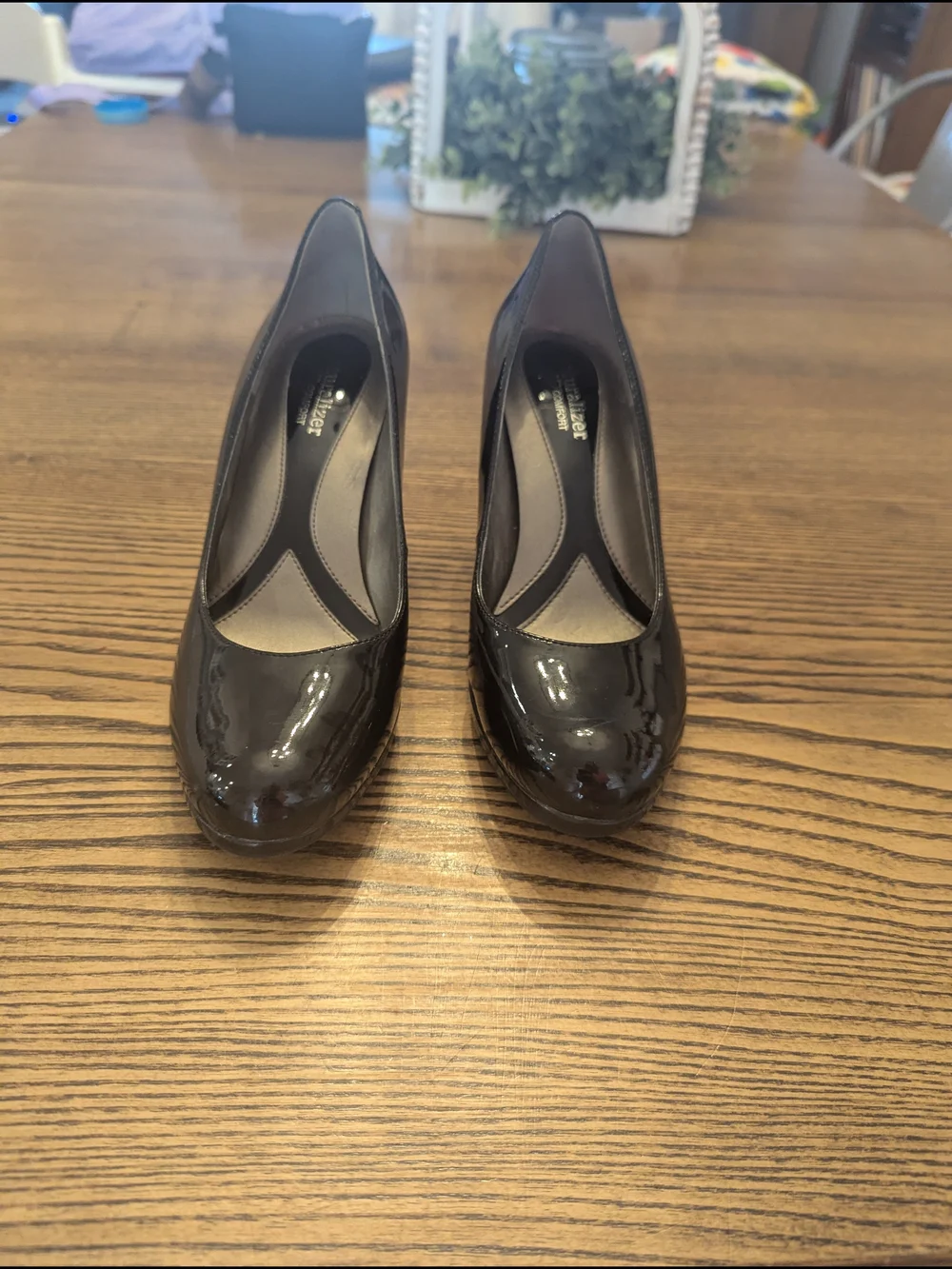 EUC Naturalizer Womens 7 Lennox Black Patent Pump Heels 3